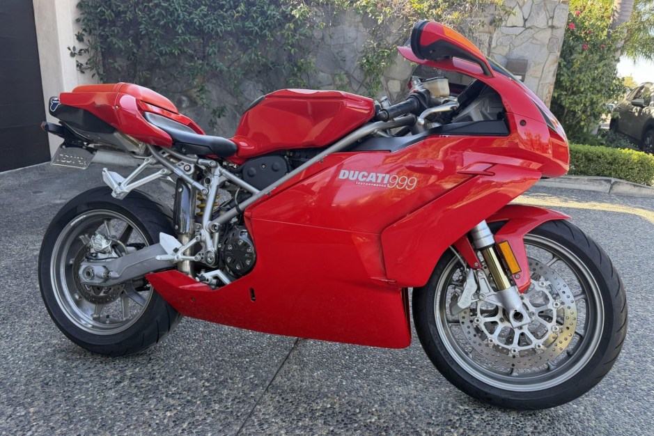 2003 Ducati 999 sold at auction for $8,000