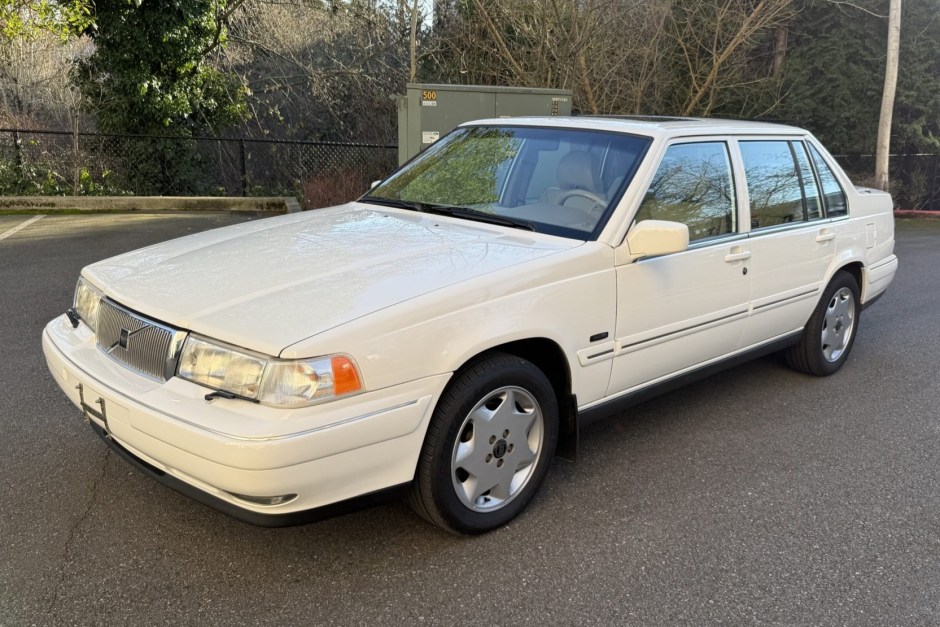1998 Volvo 960 sold at auction for $10,750