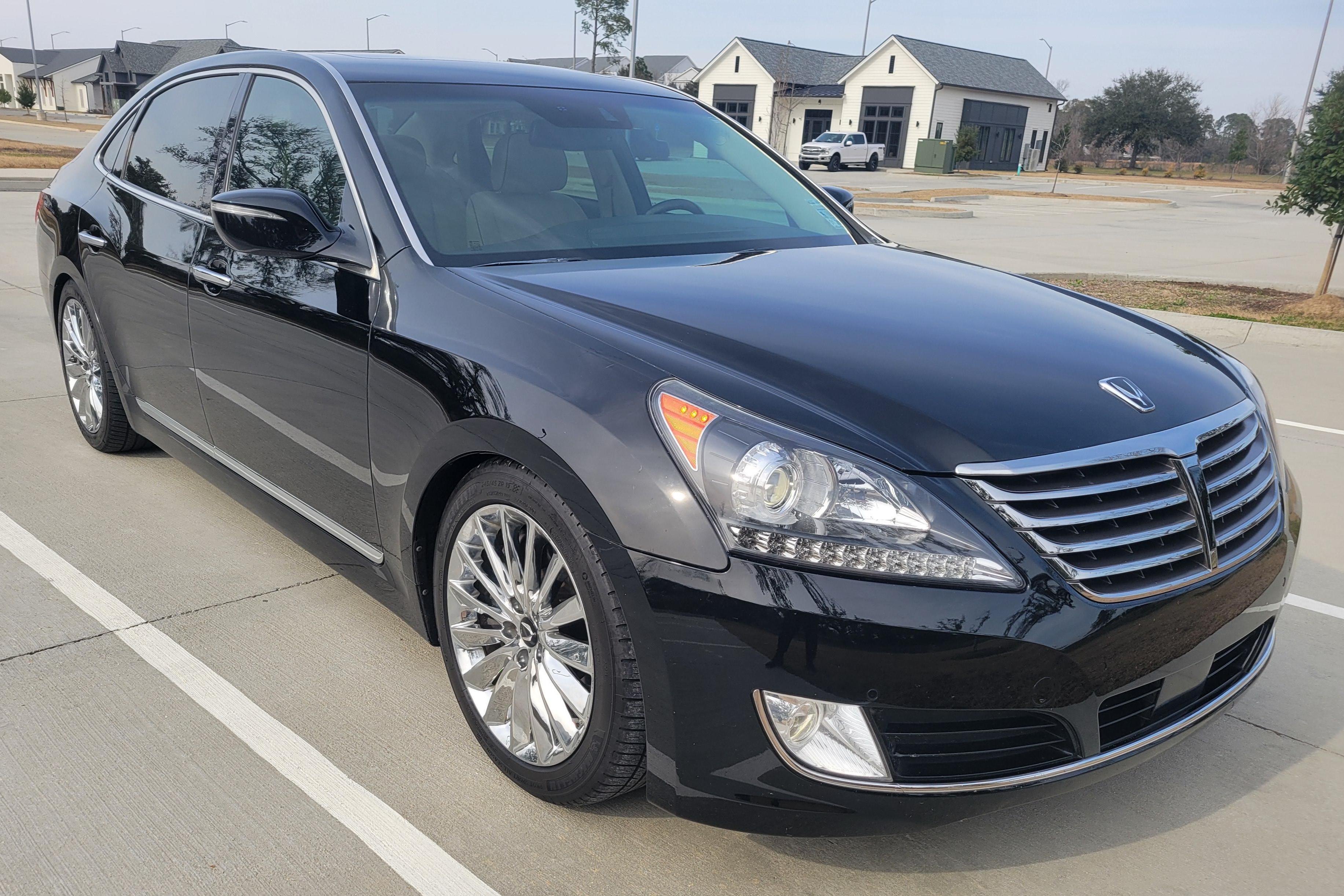 2016 Hyundai Equus sold at auction for $10,200