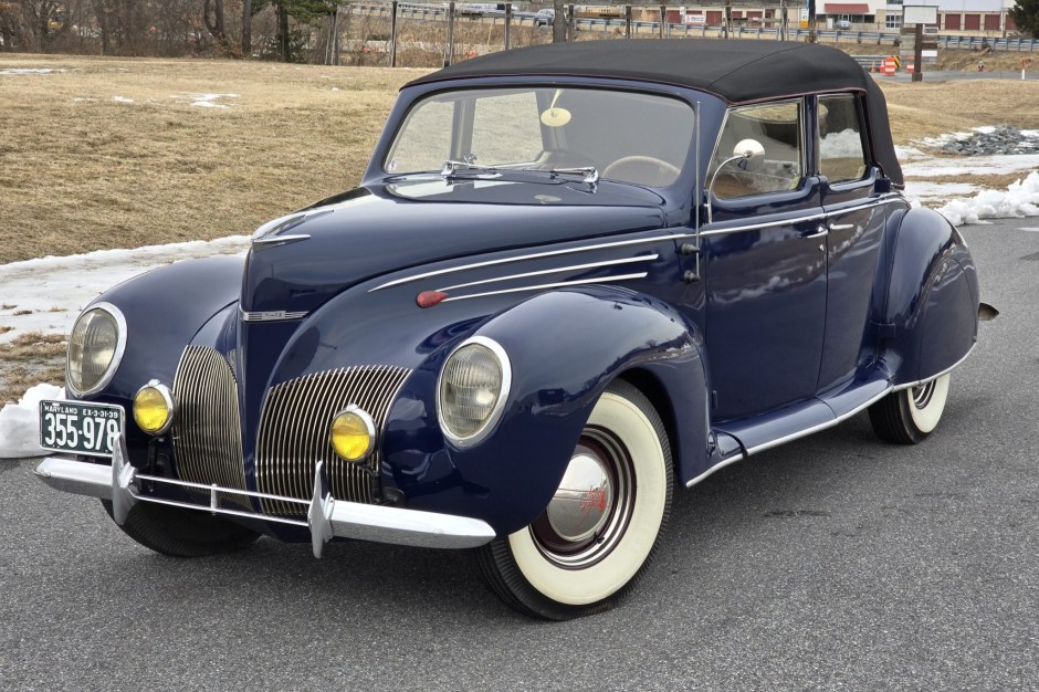 1939 Lincoln Zephyr sold at auction for $46,000