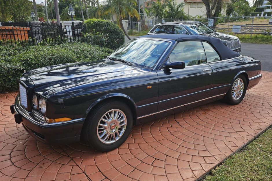 2001 Bentley Azure sold at auction for $29,500
