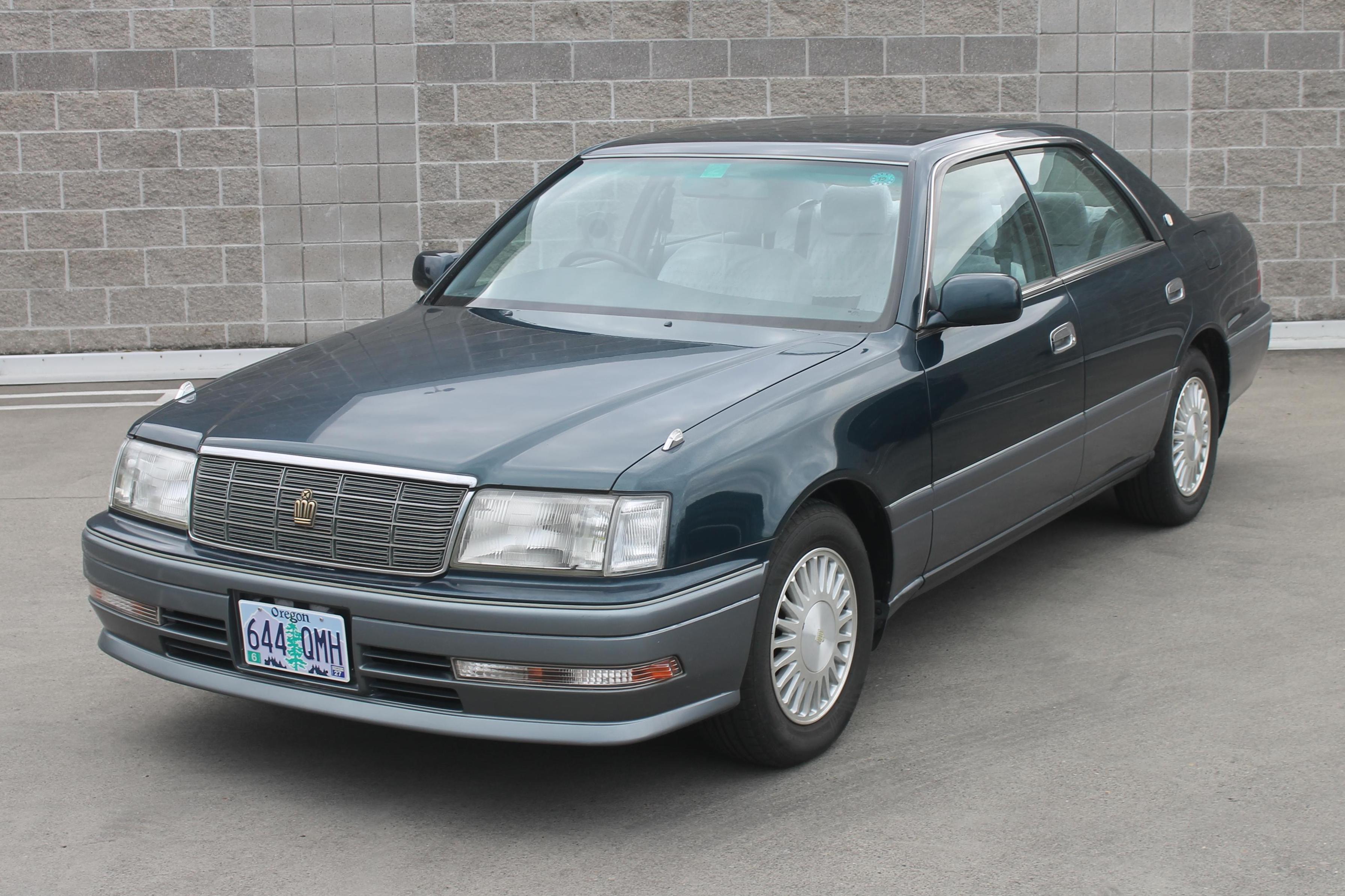 1996 Toyota Crown sold at auction for $8,900