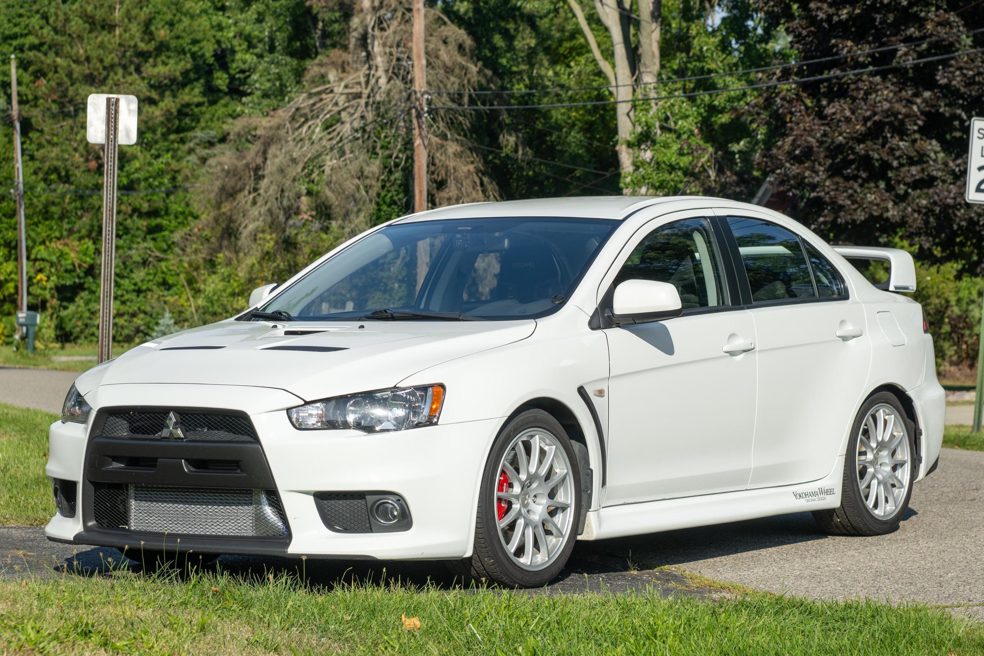 2013 Mitsubishi Lancer Evolution sold at auction for $25,500