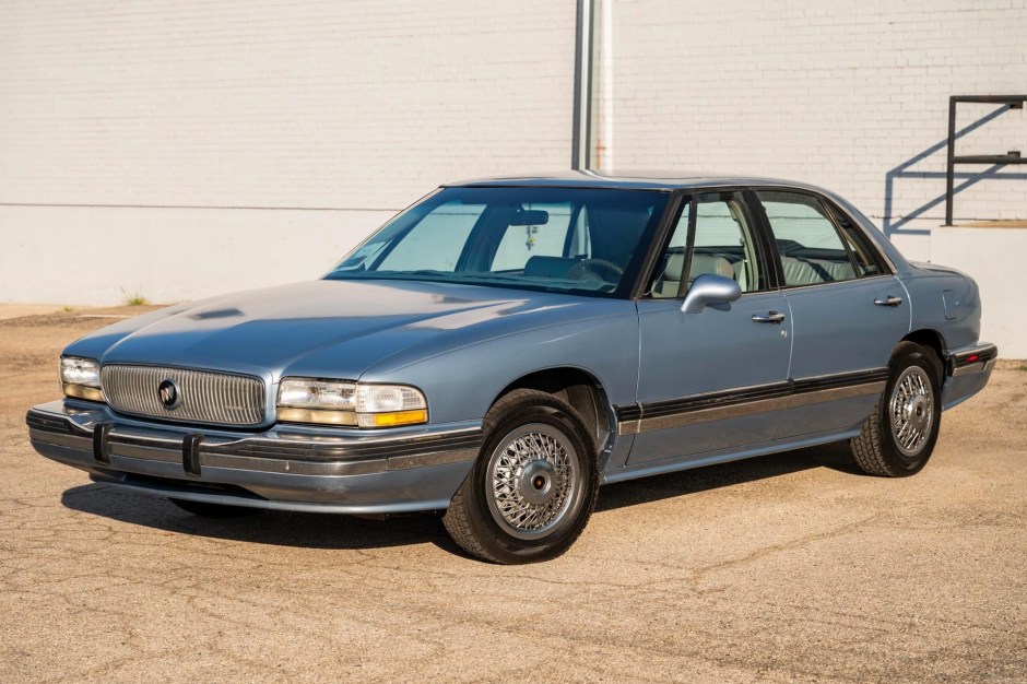 1992 Buick LeSabre sold at auction for $5,800