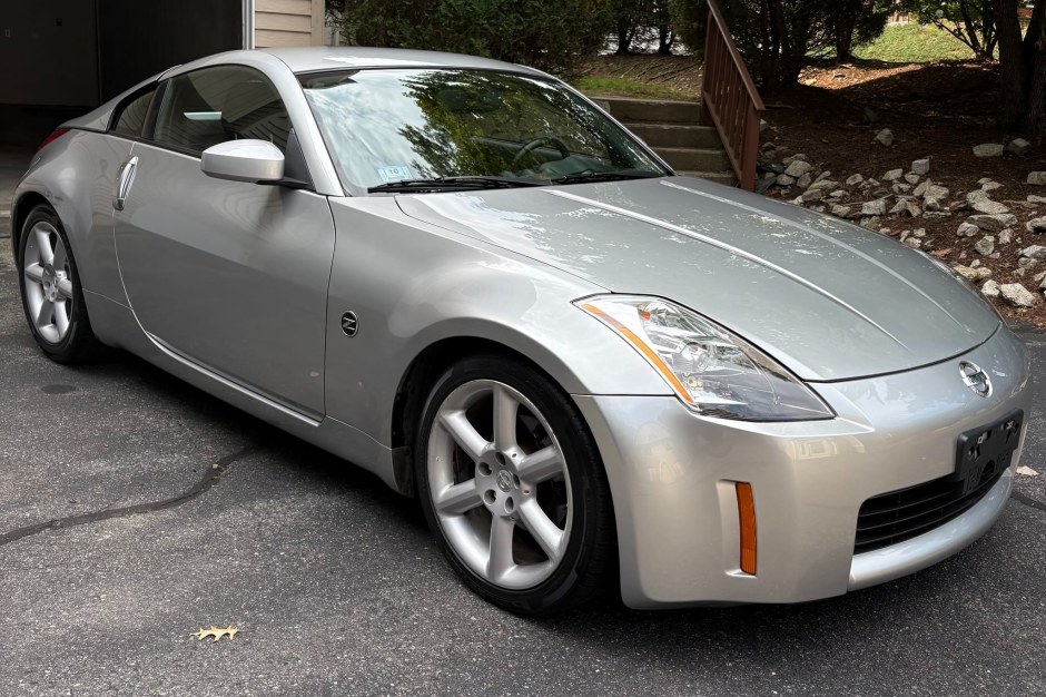 2003 Nissan 350Z sold at auction for $8,200
