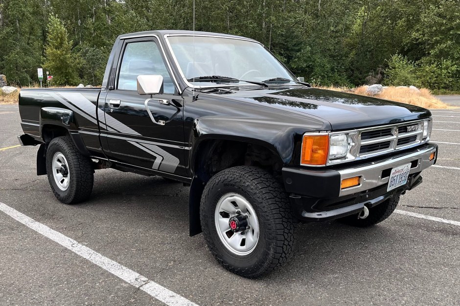 1988 Toyota Hilux sold at auction for $25,000