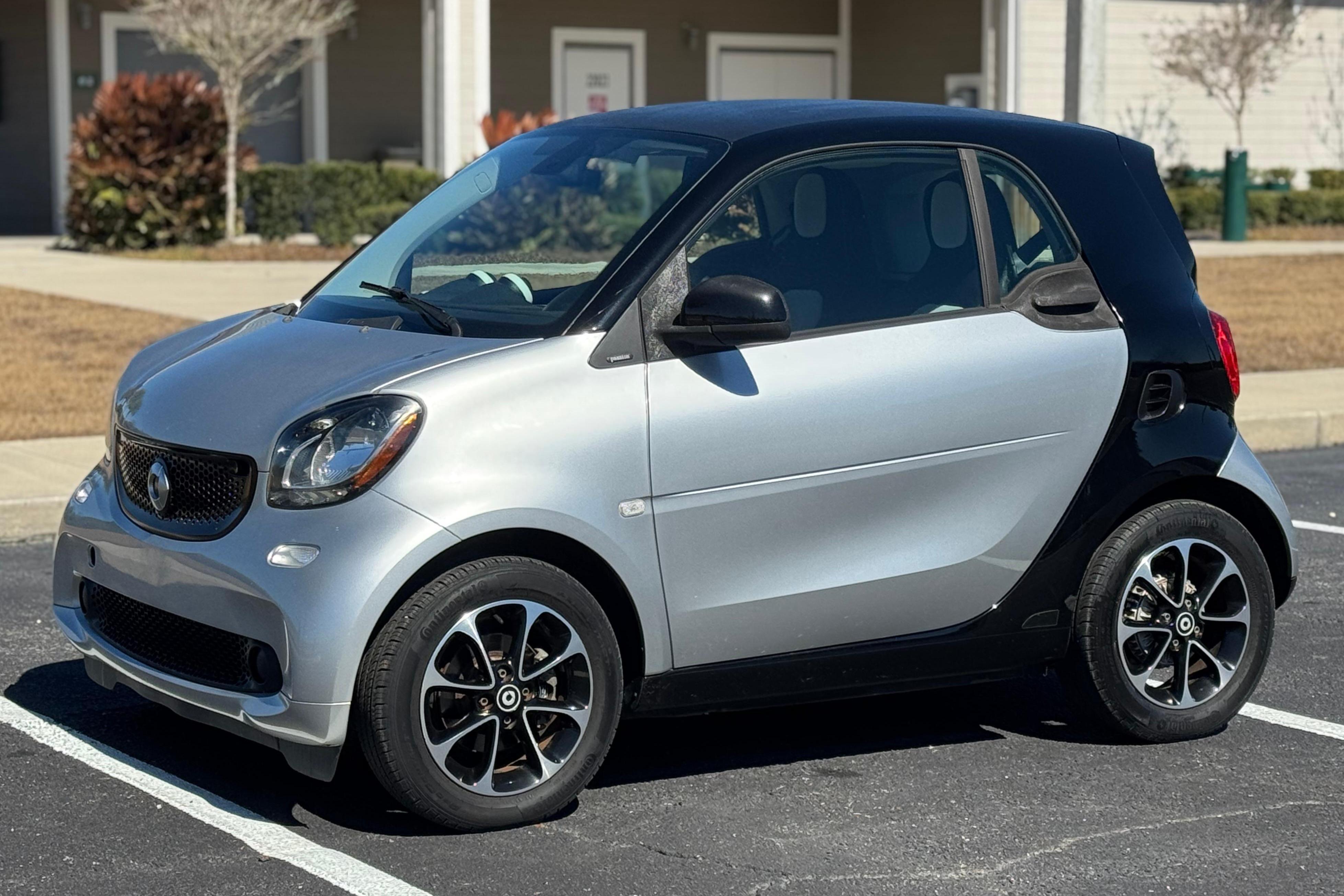 2016 Smart Fortwo sold at auction for $13,500