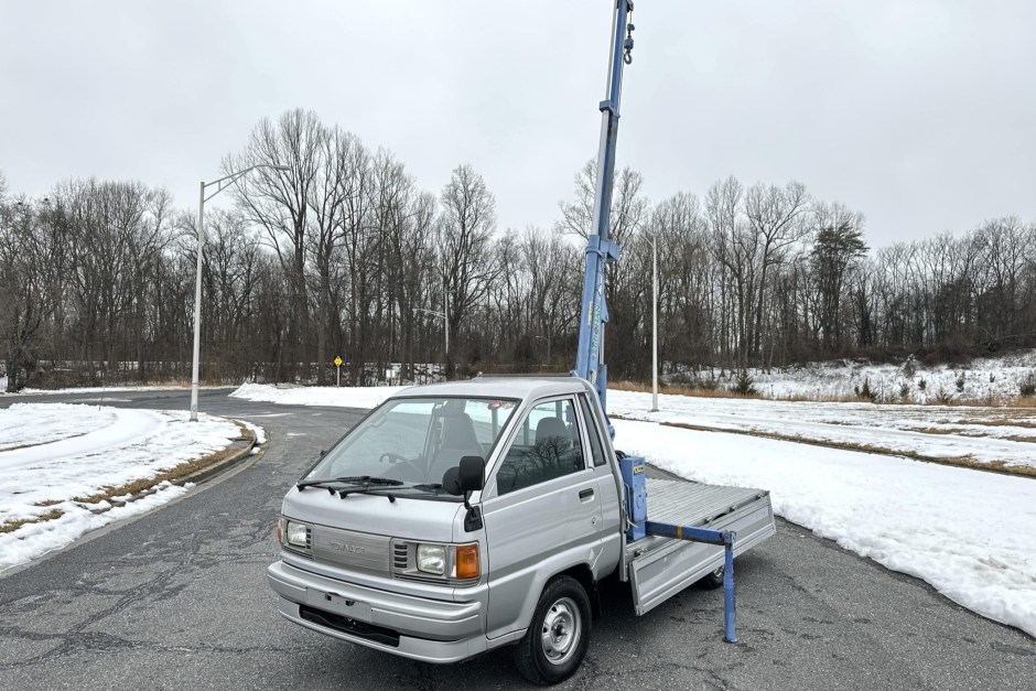 1996 Toyota TownAce sold at auction for $18,000