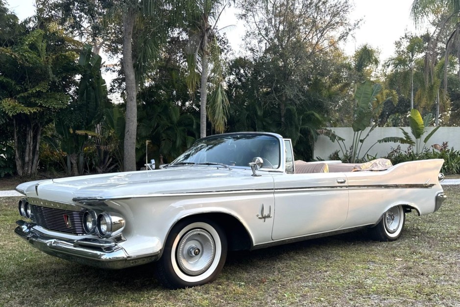 1961 Chrysler Imperial sold at auction for $60,000