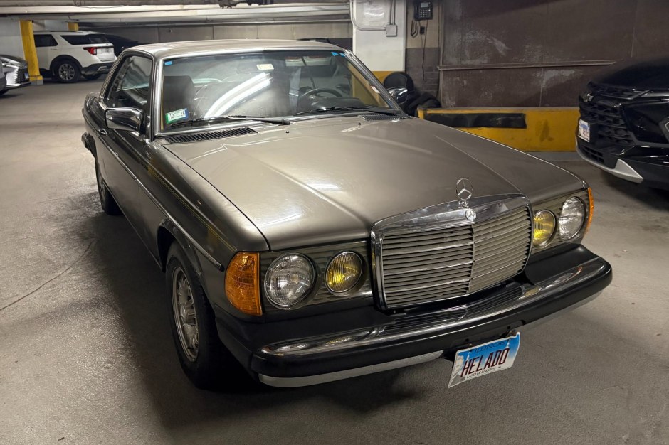1983 Mercedes-Benz W123 sold at auction for $14,000