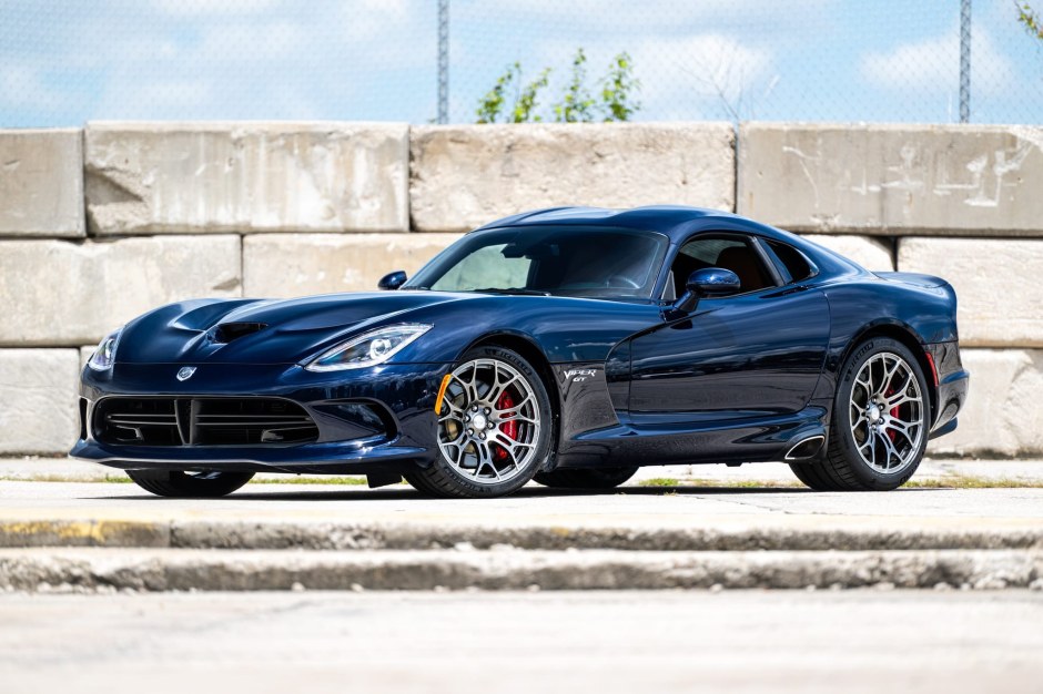 2015 Dodge Viper sold at auction for $189,999