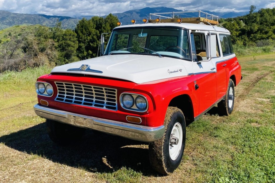 1968 International Harvester Travelall sold at auction for $46,800