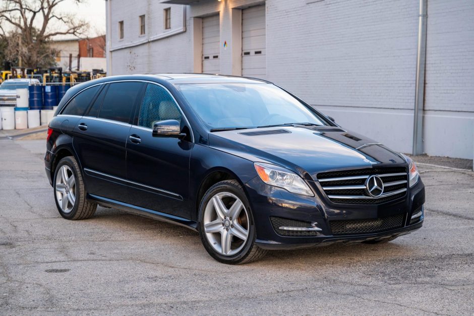 2011 Mercedes-Benz R-Class sold at auction for $12,000