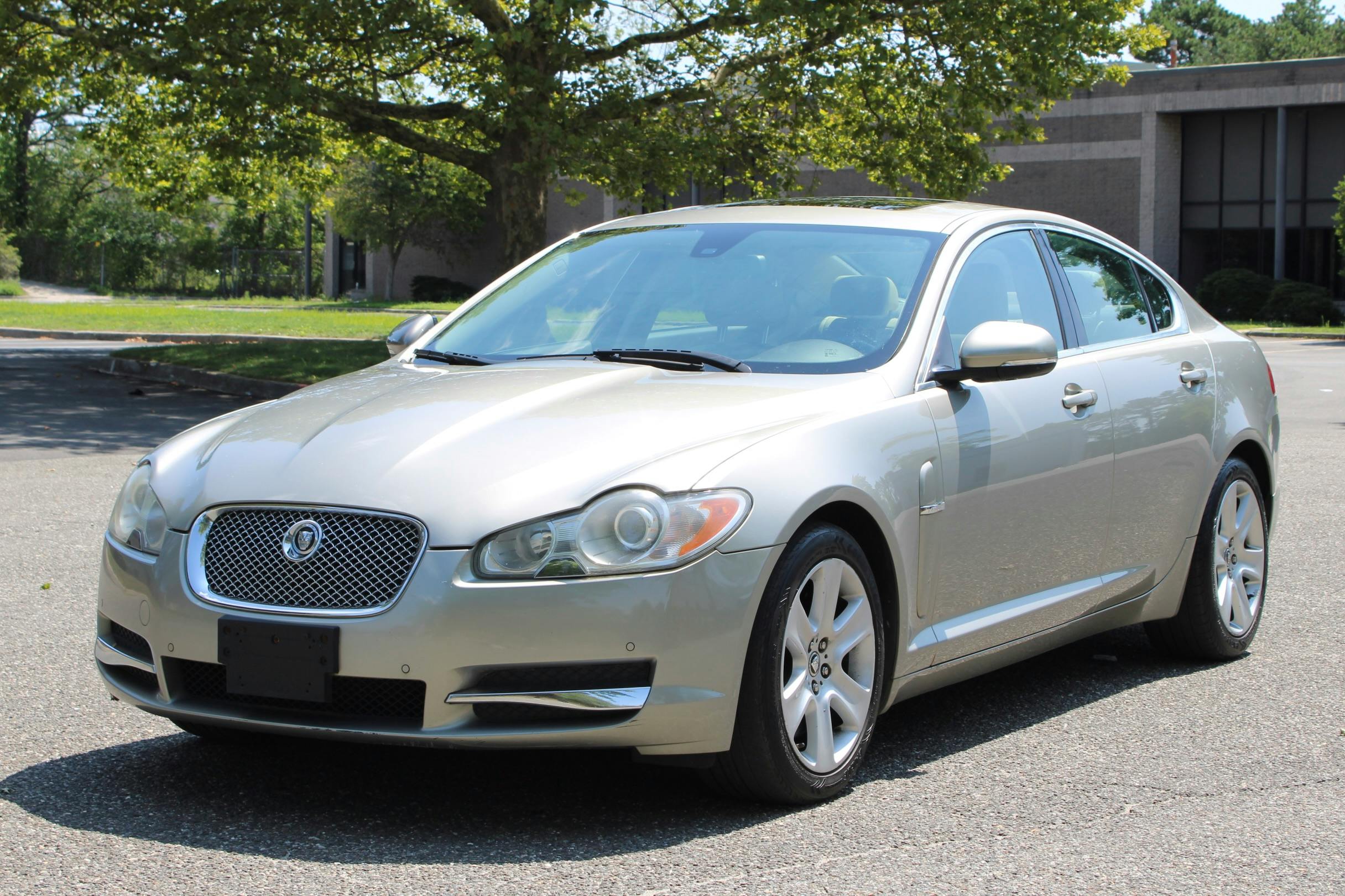 2011 Jaguar XF sold at auction for $5,500