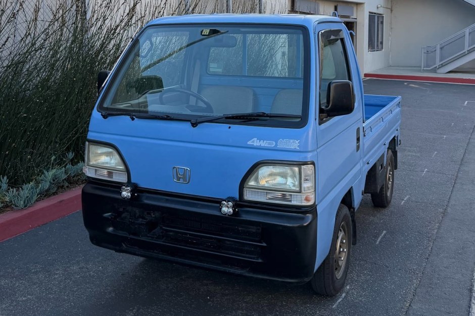 1996 Honda Acty sold at auction for $8,400