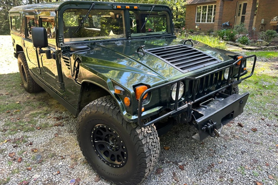 1994 Hummer H1 sold at auction for $34,000