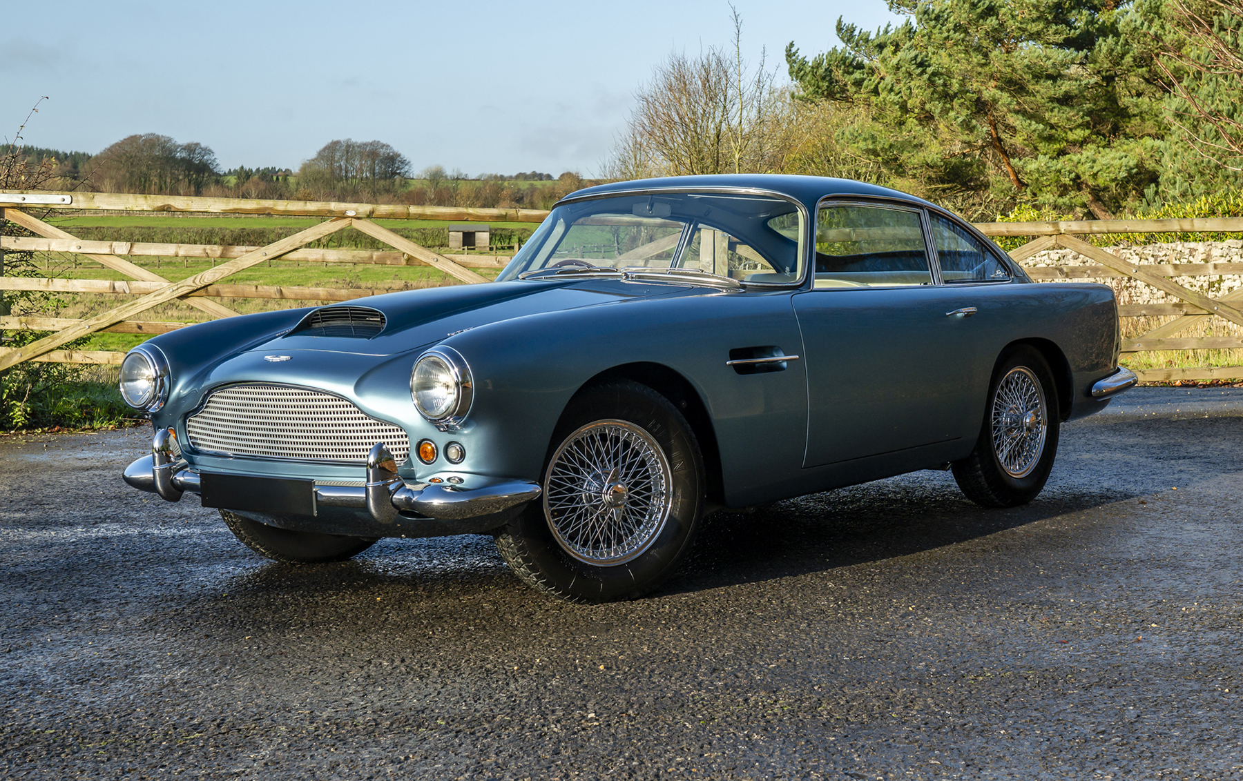 1960 Aston Martin DB4 sold at auction for $258,125