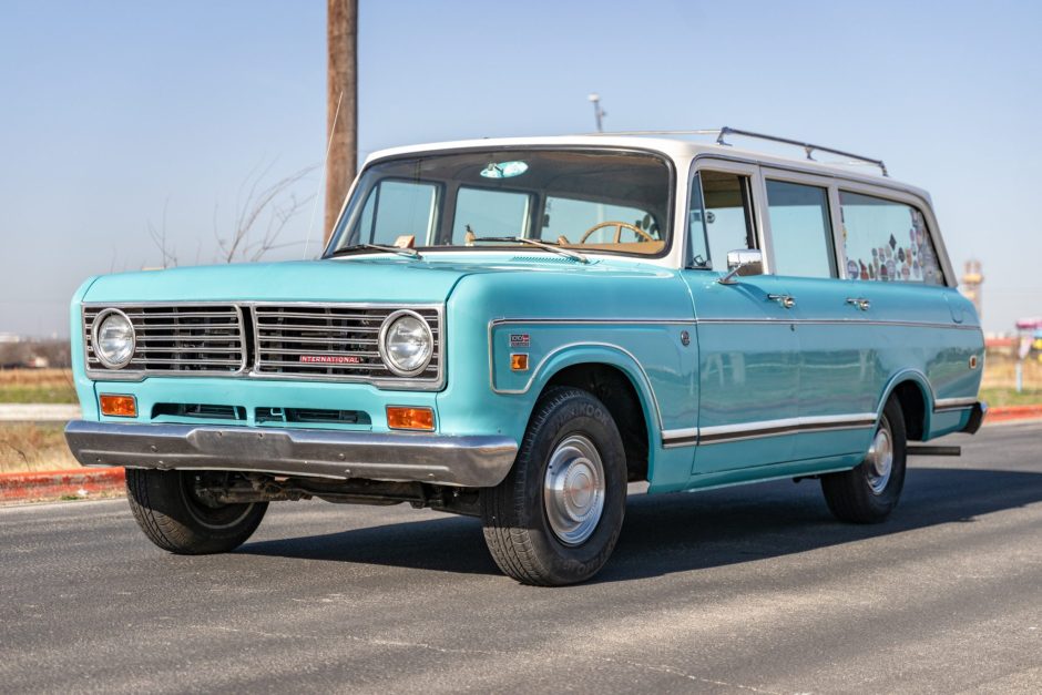 1973 International Harvester Travelall sold at auction for $10,250