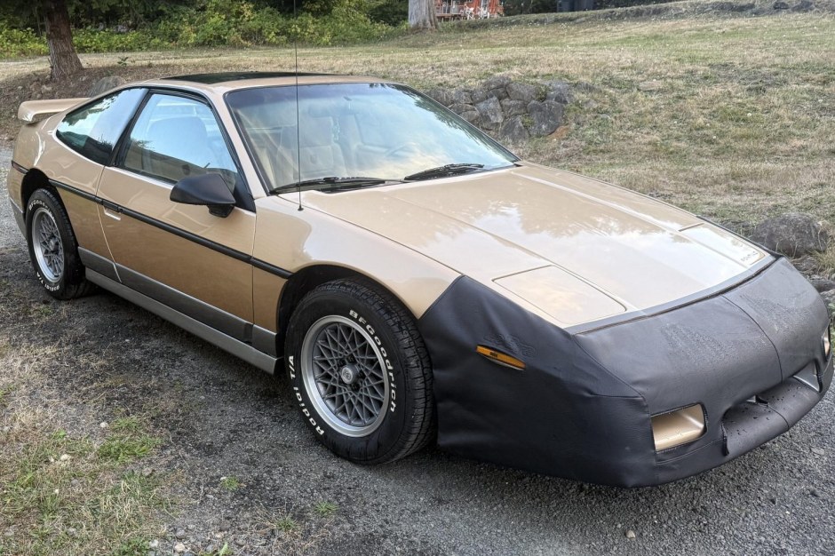 1986 Pontiac Fiero sold at auction for $13,500