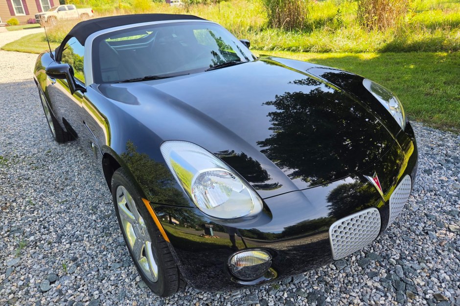2006 Pontiac Solstice sold at auction for $10,250