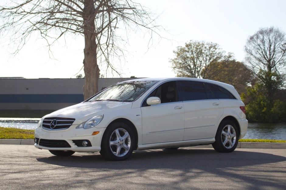 2009 Mercedes-Benz R-Class sold at auction for $7,200