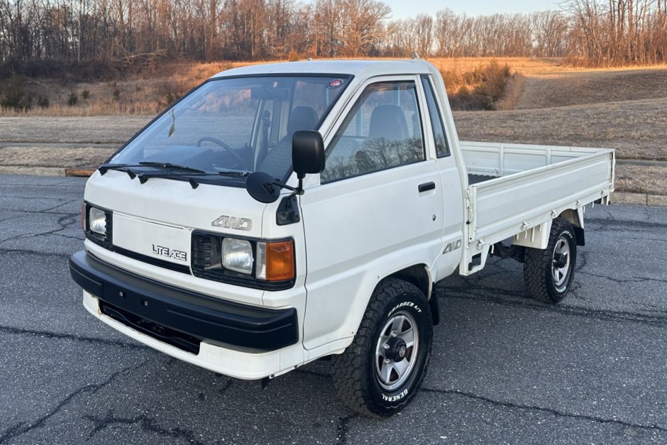 1996 Toyota LiteAce sold at auction for $12,500