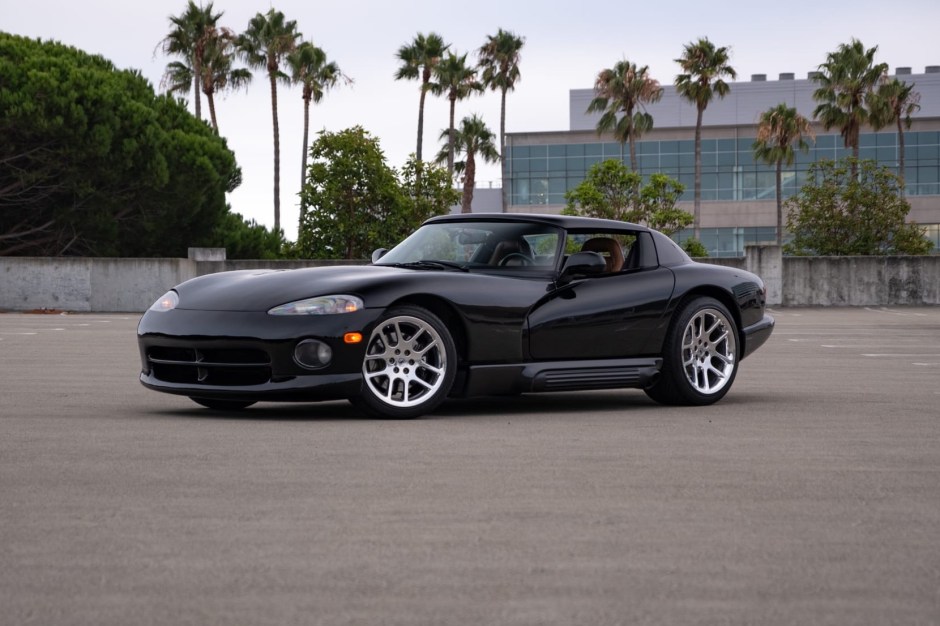 1995 Dodge Viper sold at auction for $44,000