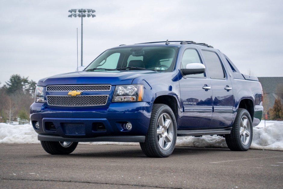 2013 Chevrolet Avalanche sold at auction for $31,000