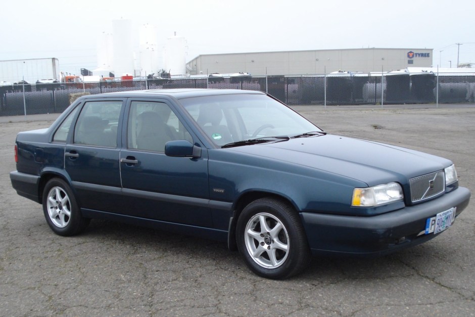 1997 Volvo 850 sold at auction for $9,000