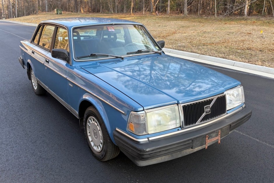 1988 Volvo 240 Series sold at auction for $10,700