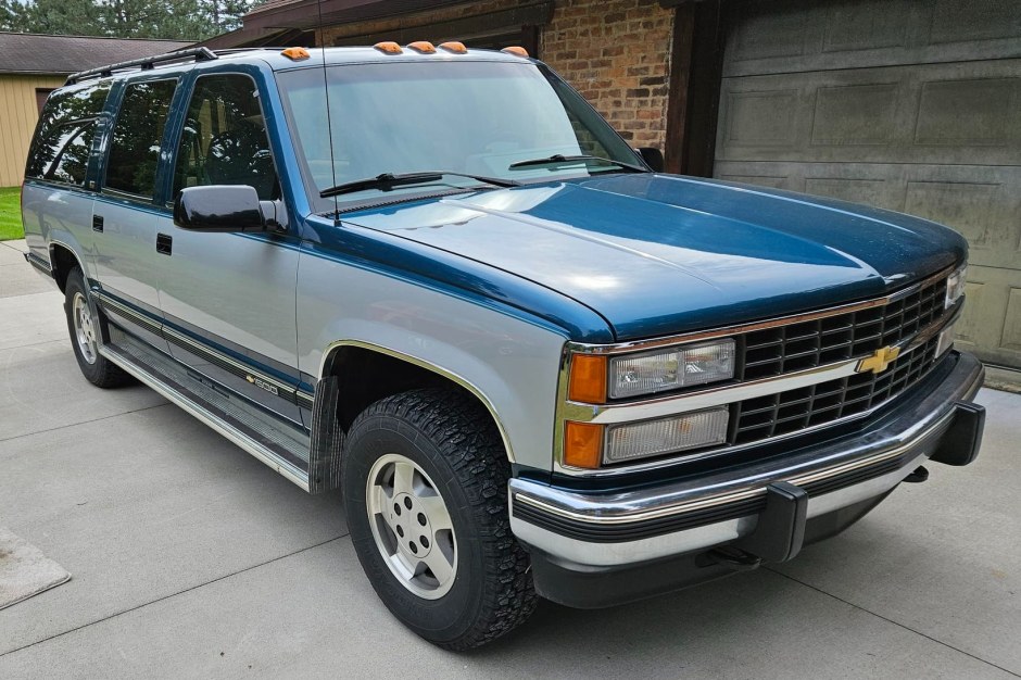 How Much is a Chevrolet Suburban Worth at Auction? | Old Cars Data