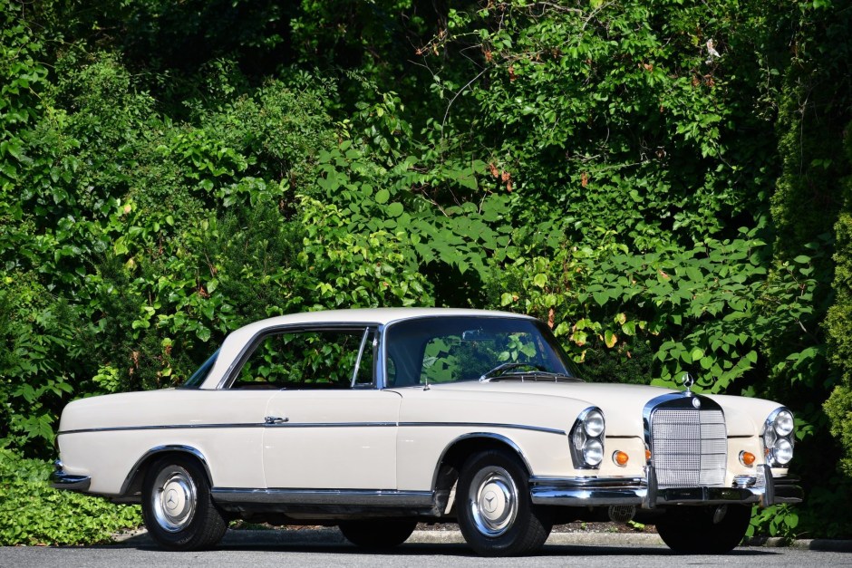 1967 Mercedes-Benz W112 sold at auction for $18,750
