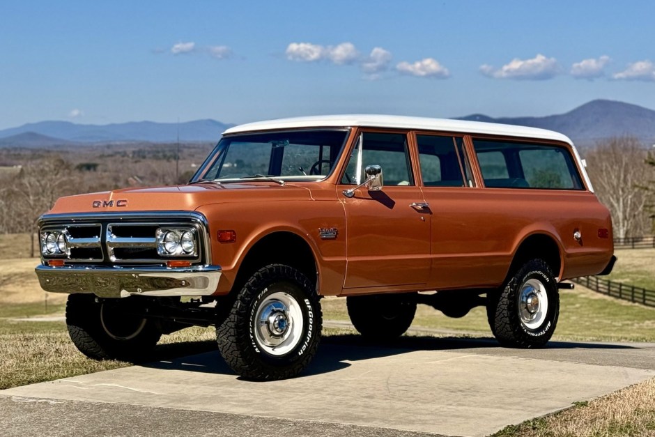 1972 GMC Suburban sold at auction for $87,500