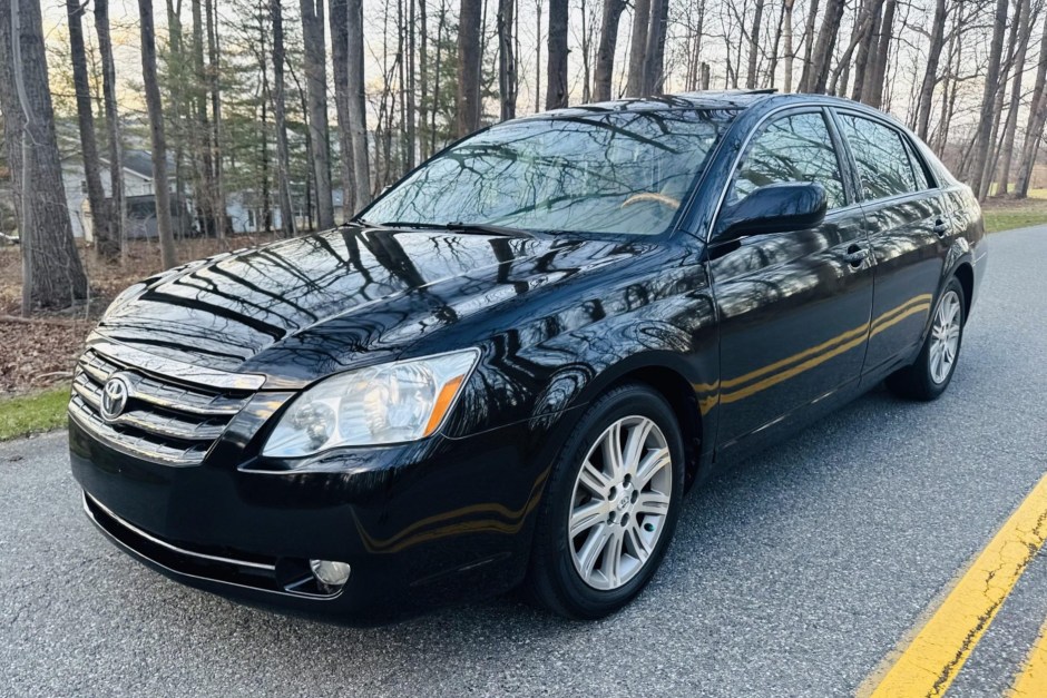 2006 Toyota Avalon sold at auction for $12,000