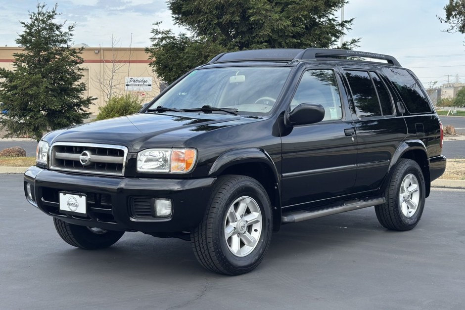 2004 Nissan Pathfinder sold at auction for $10,750