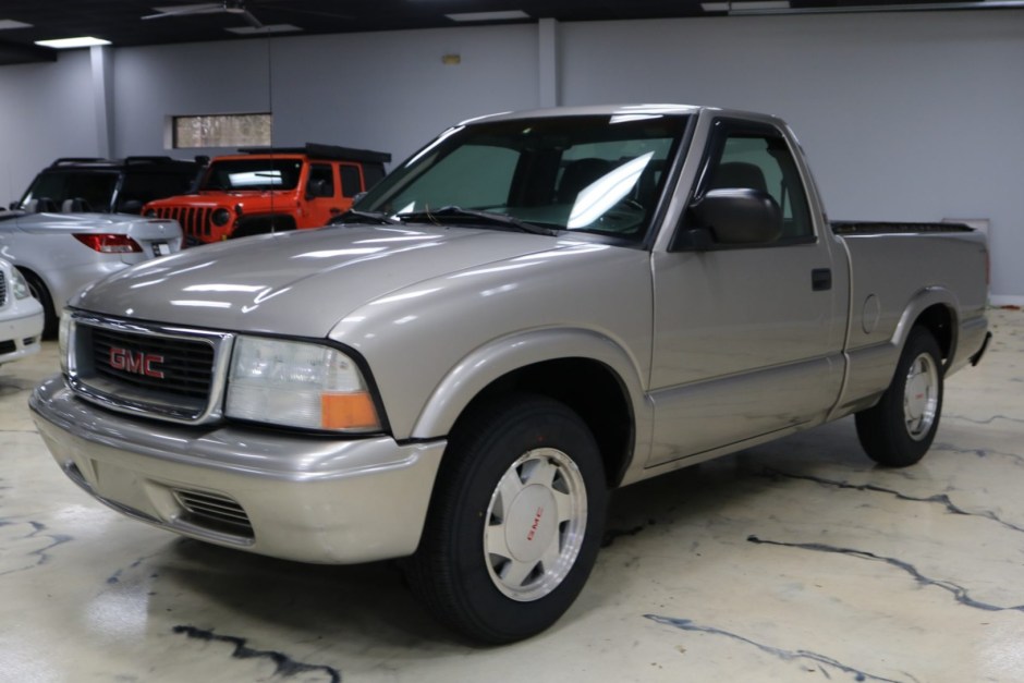 2003 GMC Sonoma sold at auction for $6,700