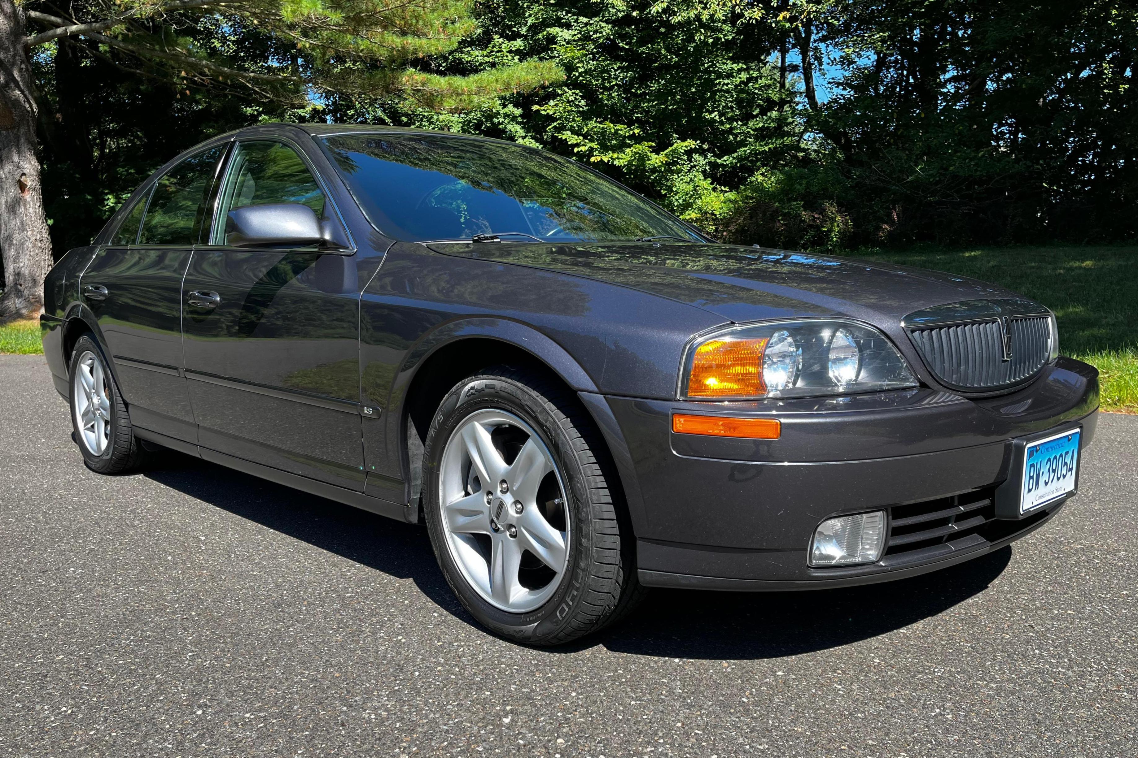 2001 Lincoln LS sold at auction for $7,000