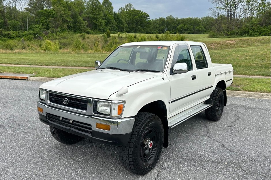 1992 Toyota Hilux sold at auction for $26,816