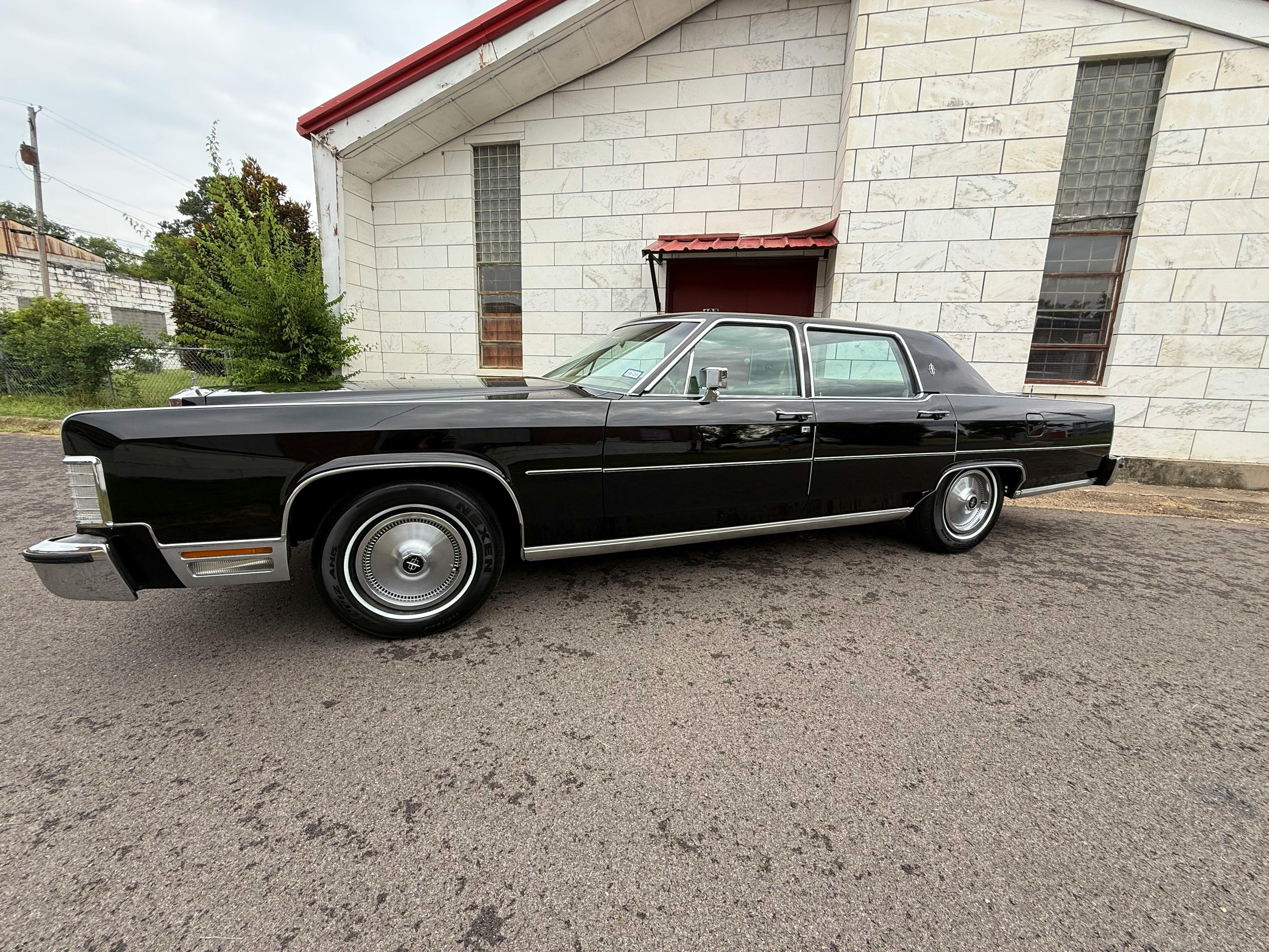 1979 Lincoln Continental sold at auction for $8,250
