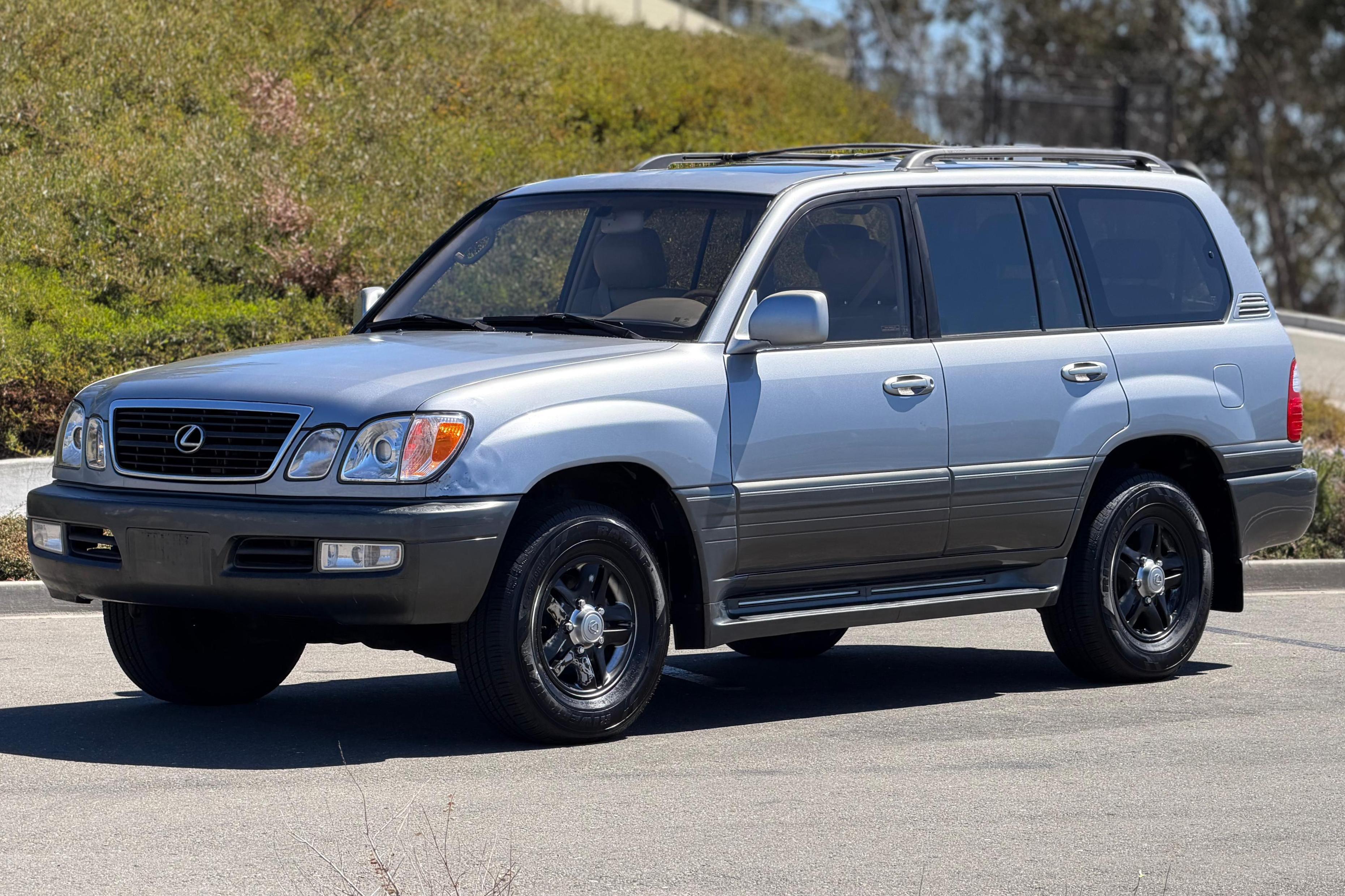 2001 Lexus LX sold at auction for $6,000