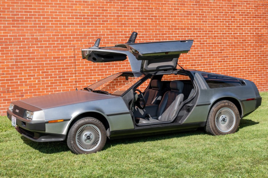 1981 DeLorean DMC-12 sold at auction for $39,500