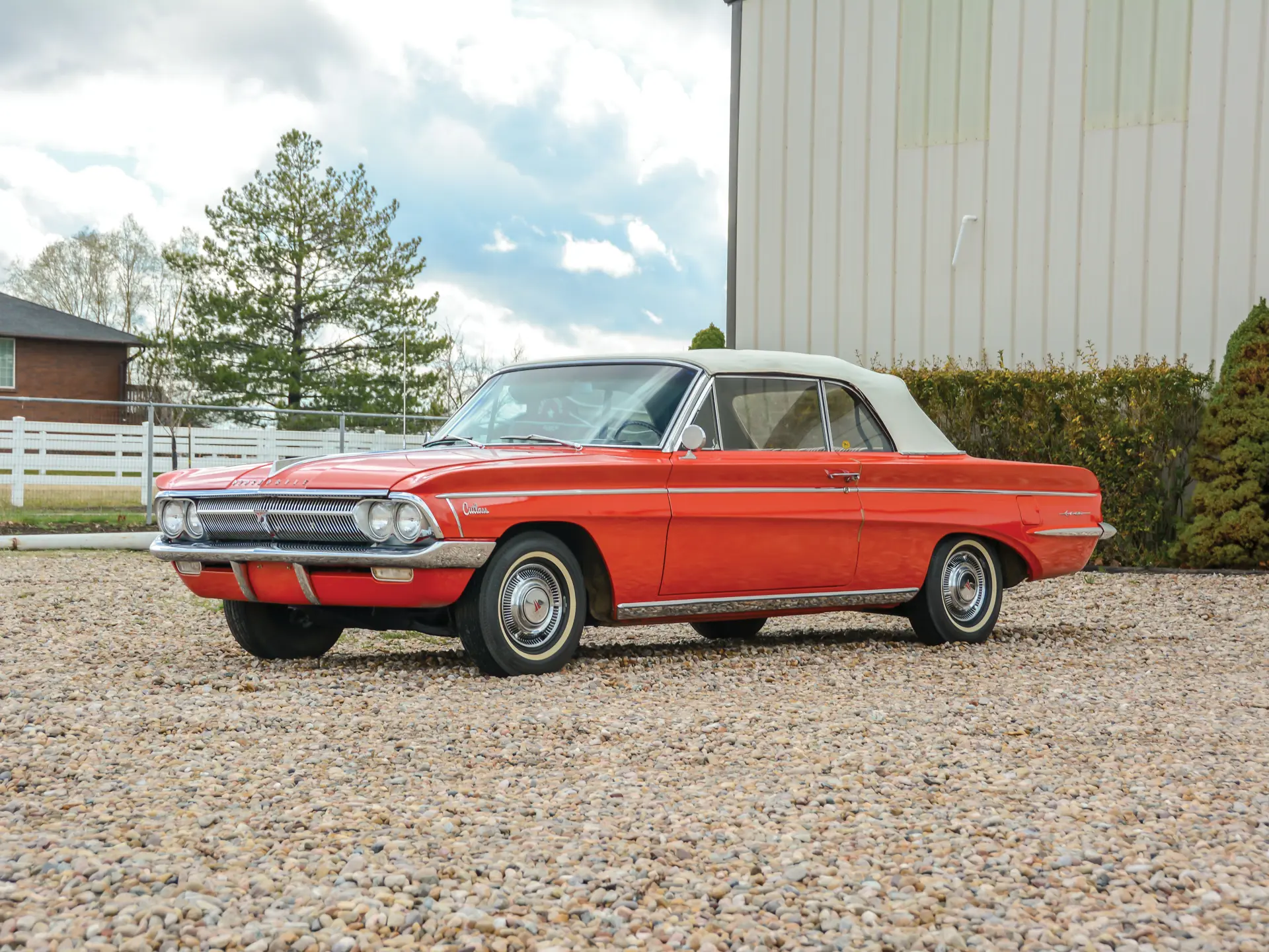1962 Oldsmobile F-85 sold at auction for $13,750