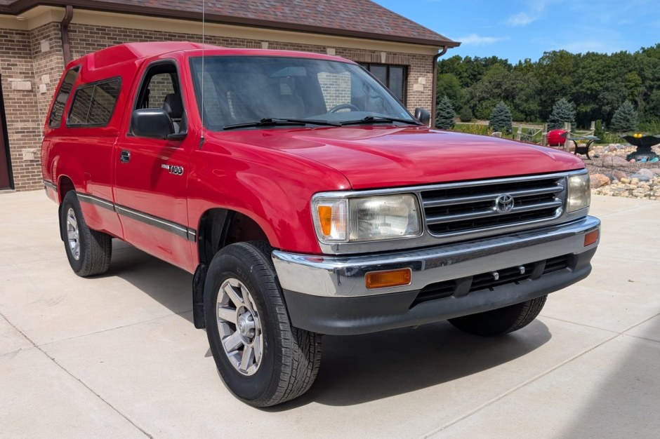 1994 Toyota T100 sold at auction for $9,000