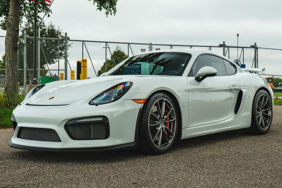 2016 Porsche Cayman sold at auction for $125,000