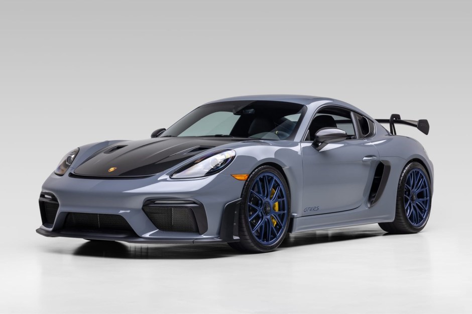 2023 Porsche Cayman sold at auction for $221,000