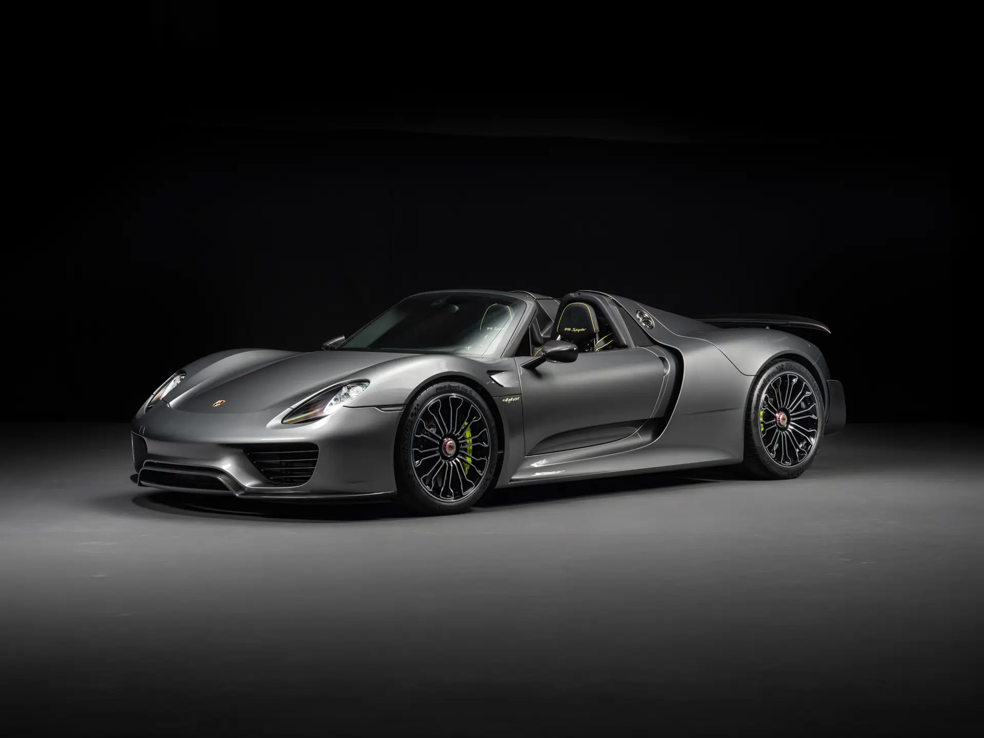 2015 Porsche 918 Spyder sold at auction for $1,715,000