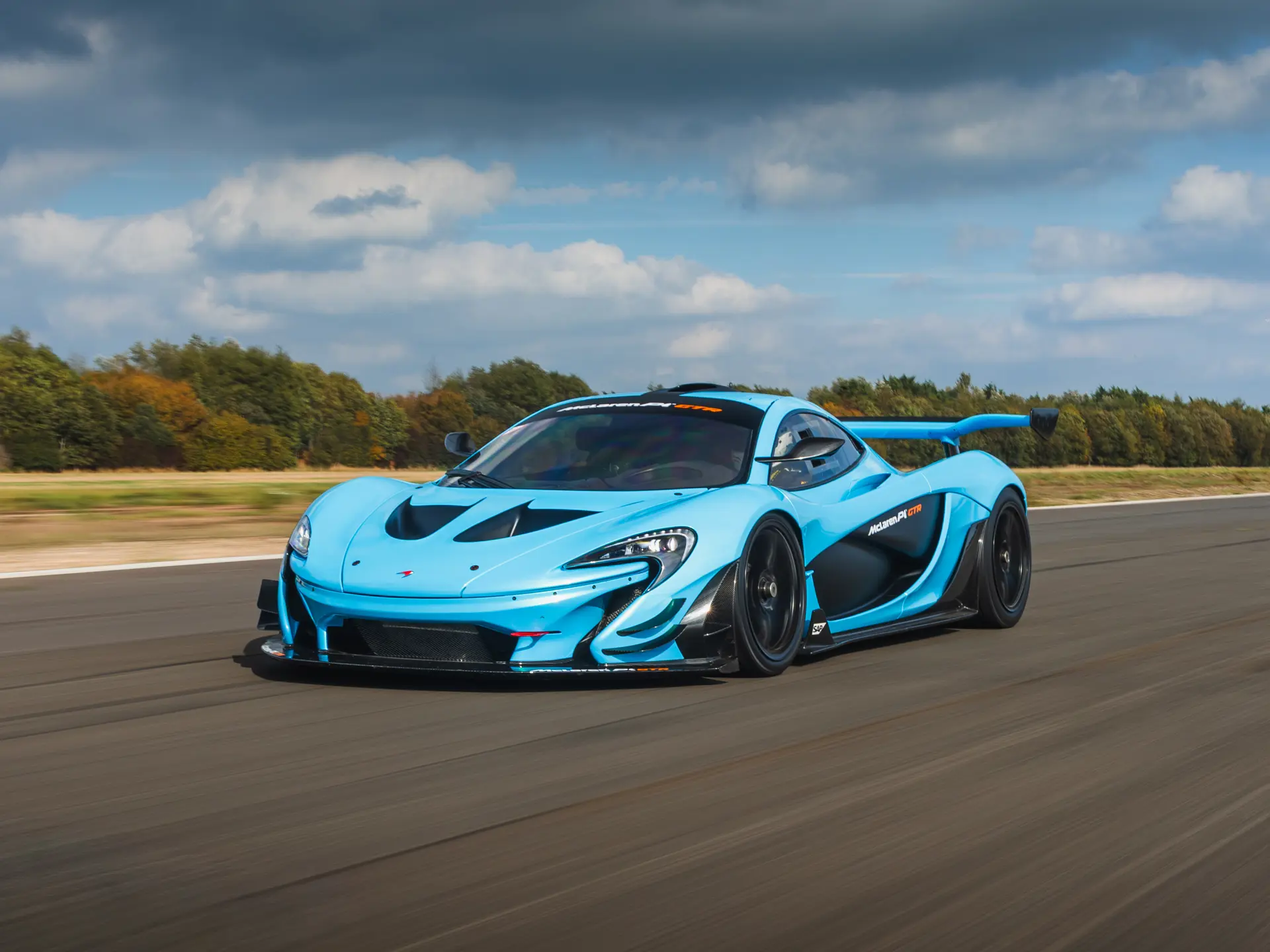 2015 McLaren P1 sold at auction for $1,310,000
