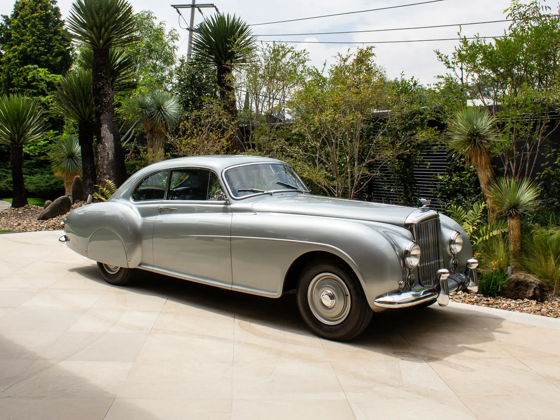 1954 Bentley R-Type sold at auction for $511,250