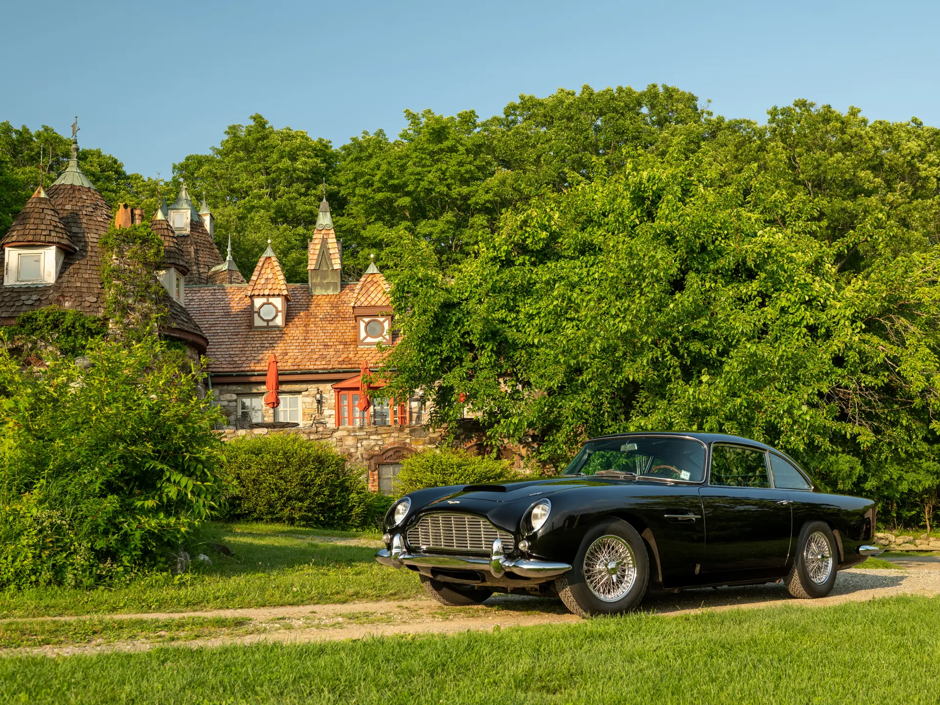 1964 Aston Martin DB5 sold at auction for $830,000