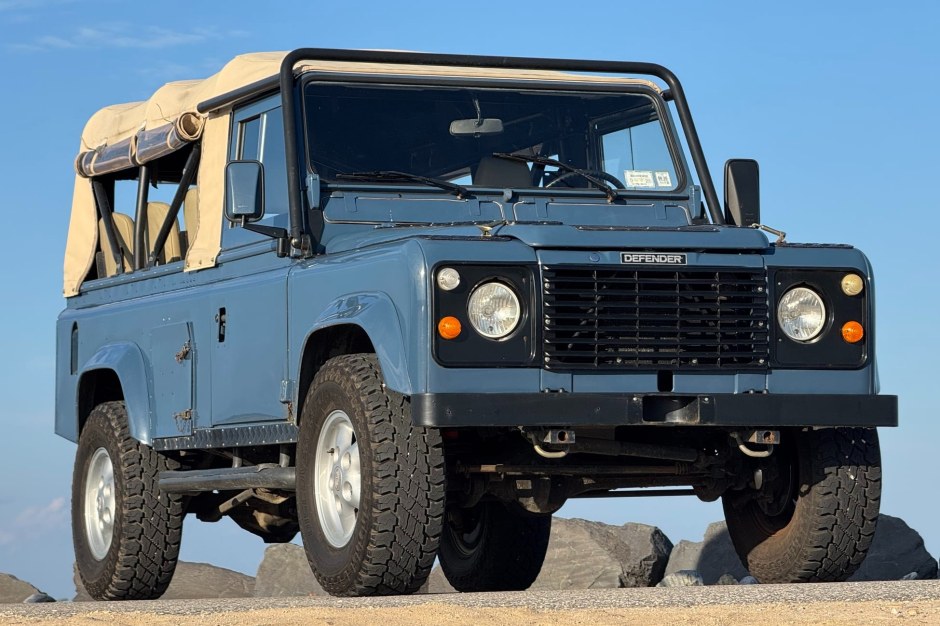 1986 Land Rover Defender sold at auction for $42,321